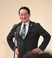 　六代目三遊亭円楽さんのお別れの会であいさつをする春風亭昇太（撮影・堀内翔）