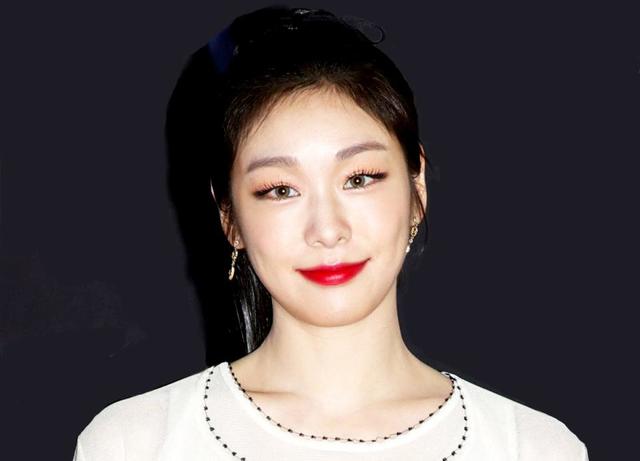 【写真】新婚キム・ヨナさん DIORカフェでうっとり お顔キラキラ女神様