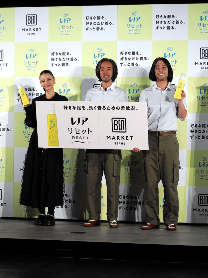 　イベントに登壇した（左から）嵐莉菜、滝藤賢一、ラパルフェ・都留拓也