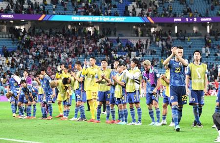 　ＰＫ戦で敗れ、落胆する日本代表（撮影・金田祐二）