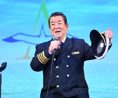 　取材に応じる加山雄三（撮影・高石航平）