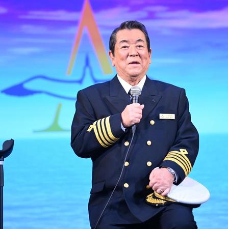 　取材に応じる加山雄三（撮影・高石航平）