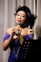 　クリスマス忘年会ライブを開催した三ツ屋亜美