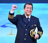 　紅白出場が決まり、ガッツポーズの加山雄三（撮影・高石航平）