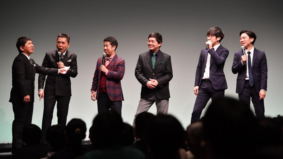　エンディングトークで盛り上がる（左から）爆笑問題・田中裕二と太田光、ウエストランド・井口浩之と河本太、キュウ・ぴろと清水誠（撮影・佐々木彰尚）