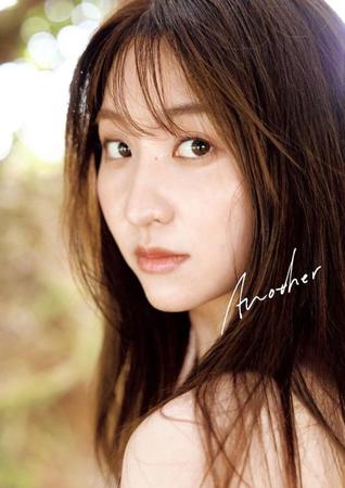 　袴田彩会写真集「Ａｎｏｔｈｅｒ」の表紙