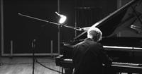 　ソロコンサートを配信した坂本龍一「Ｒｙｕｉｃｈｉ　Ｓａｋａｍｏｔｏ：　Ｐｌａｙｉｎｇ　ｔｈｅ　Ｐｉａｎｏ　２０２２」（Ｃ）２０２２　ＫＡＢ　Ｉｎｃ．