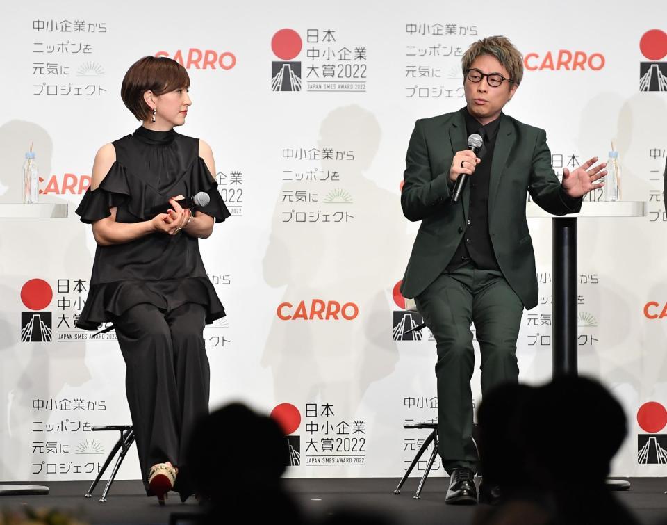 　イベントでトークをする田村淳（右）と滝川クリステル（撮影・開出牧）