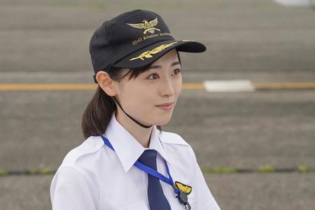 釧路空港から、無事に帯広の航空学校分校へ戻ってきた舞（福原遥）