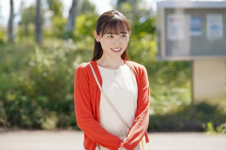 柏木と待ち合わせをする舞（福原遥）