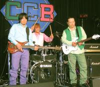 　１８年半ぶりに再結成した「Ｃ－Ｃ－Ｂ」。（左から）渡辺英樹さん、笠浩二さん、関口誠人＝２００８年４月