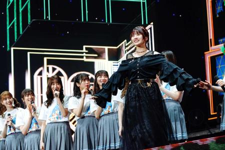 　卒業セレモニーを行った日向坂４６・宮田愛萌