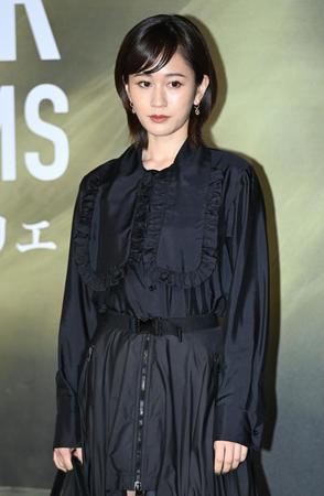 　フォトコールに登場した前田敦子＝東京都現代美術館（撮影・高石航平）