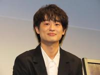 　「ＯＺＡＫＩ３０　ＬＡＳＴ　ＳＴＡＧＥ　尾崎豊展」のトークセッションを前に取材会に出席した尾崎裕哉