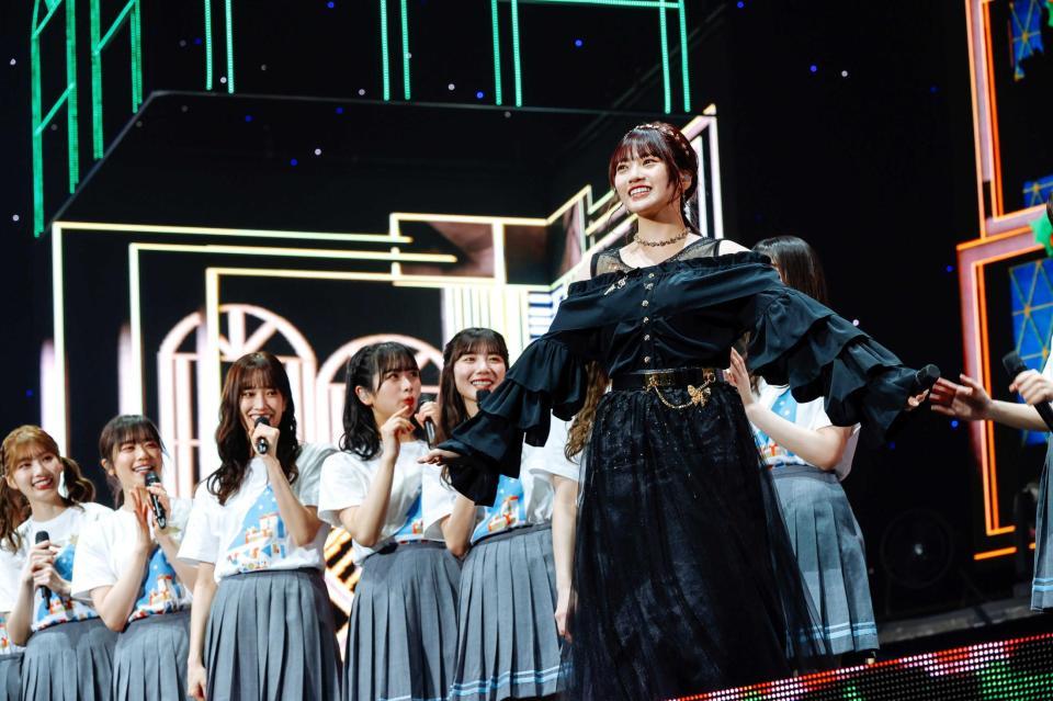 　卒業セレモニーを行った日向坂４６・宮田愛萌