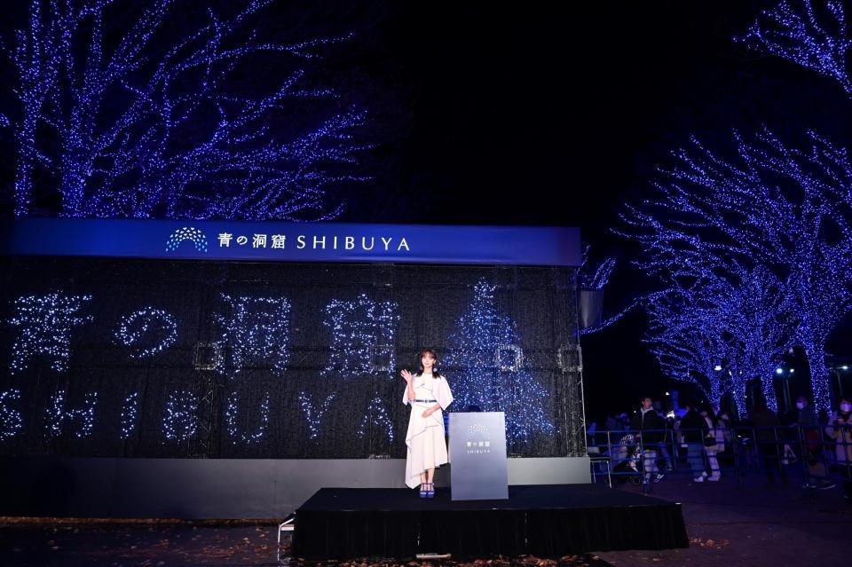 　イルミネーションの点灯式に登場した多部未華子＝東京・代々木公園（撮影・高石航平）