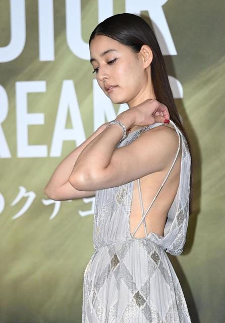 新木優子 ゴージャス大胆スリットで魅了 ＤＩＯＲ展覧会「もう一度パリ