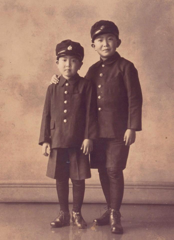 　７歳当時の石原裕次郎さん（左）と、９歳当時の石原慎太郎さん