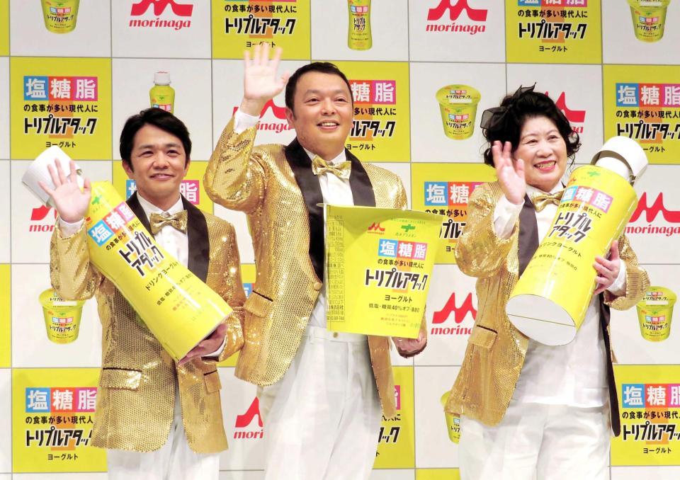 　（左から）中川家の剛、礼二とあき竹城さん＝２０１７年撮影