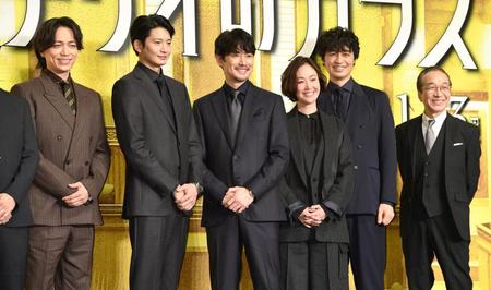 　完成報告会に出席した（左から）山崎育三郎、向井理、竹野内豊、黒木華、斎藤工、小日向文世（撮影・棚橋慶太）