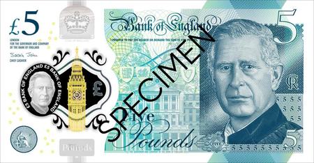 　チャールズ国王の肖像が描かれた５ポンドの新紙幣（イングランド銀行提供・共同）