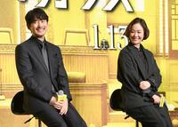 　笑顔でトークする竹野内豊（左）と黒木華（撮影・棚橋慶太）