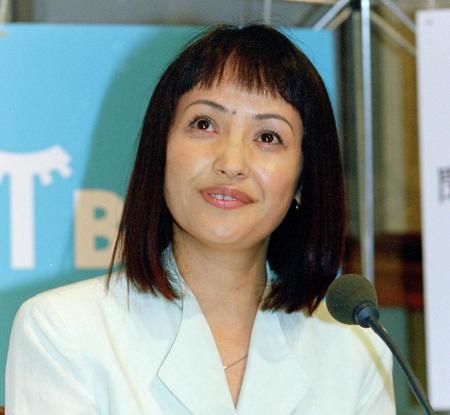 　高見知佳さん＝２００１年撮影