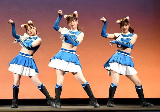 ファイターズガール、大雪ハプニング 間に合ってホッ きつねダンス披露