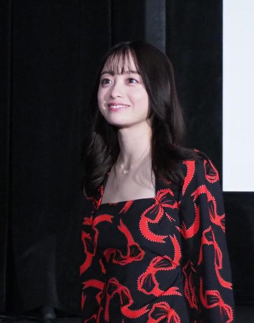橋本環奈 さん 着用 ケープデザインブラウス snidel 新品未使用