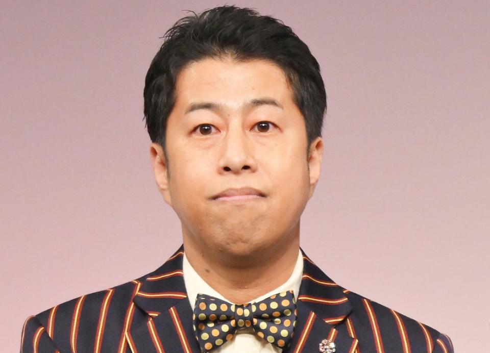 (02)