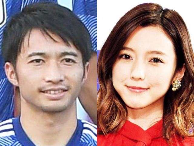 【写真】日本代表・柴崎岳　妻・真野恵里菜と自宅ツリー前で仲良しショット　吉田麻也も「♥♥♥」