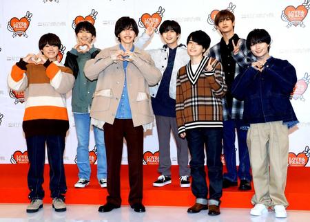 　なにわ男子（前列左から）大橋和也、道枝駿佑、西畑大吾、大西流星（後列左から）藤原丈一郎、長尾謙杜、高橋恭平（代表撮影）