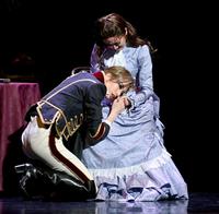 宝塚花組・柚香光「うたかたの恋」悲劇の皇太子熱演 美しすぎる軍服姿