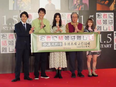 　ドラマ制作発表会見を行った（左から）勝地涼、鈴木伸之、菜々緒、古田新太、山本舞香
