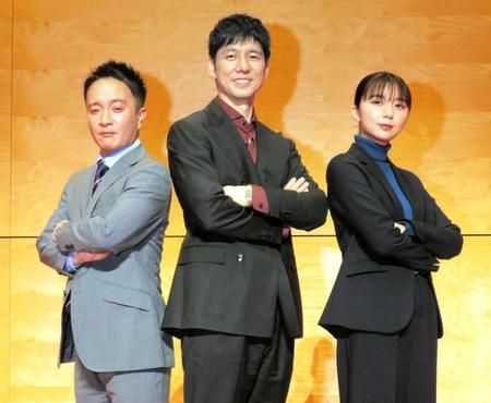 　クールにポーズを決める（左から）濱田岳、西島秀俊、上白石萌歌