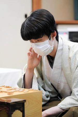 　羽生善治九段に勝利した藤井聡太王将＝日本将棋連盟提供