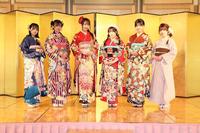 　成人式を行ったＳＫＥ48の（左から）川嶋美晴、岡本彩夏、野村実代、水野愛理、伊藤実希、石塚美月＝愛知・熱田神宮©2023　Ｚｅｓｔ，Ｉｎｃ．／衣装協力・株式会社清水屋
