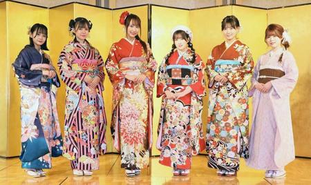 　成人式を行ったＳＫＥ４８の（左から）川嶋美晴、岡本彩夏、野村実代、水野愛理、伊藤実希、石塚美月＝愛知・熱田神宮（Ｃ）２０２３　Ｚｅｓｔ，Ｉｎｃ．／衣装協力・株式会社清水屋