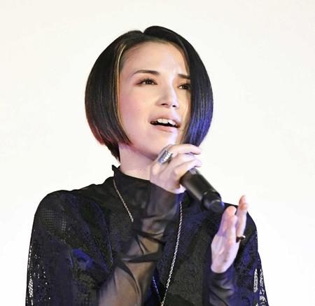 　主題歌を披露するＳｕｐｅｒｆｌｙ（撮影・金田祐二）