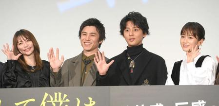 　舞台あいさつに登場した（左から）香里奈、中尾明慶、藤ヶ谷太輔、前田敦子