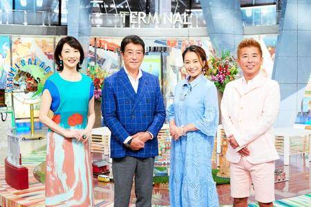 　３月末で「朝だ！生です旅サラダ」を卒業する向井亜紀（左端）と三船美佳（左から３人目）。左から２人目は神田正輝、右端は勝俣州和