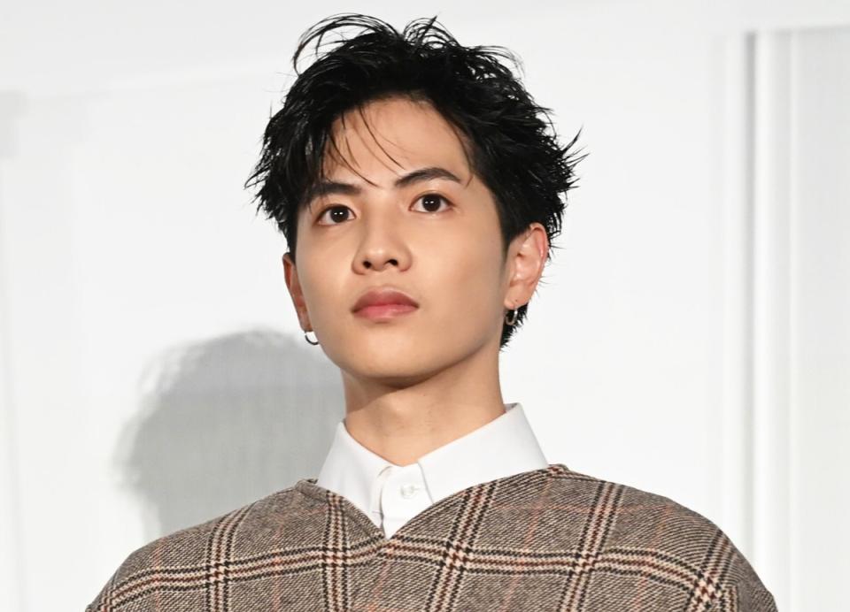 志尊淳 グッチ×アディダスコラボ服に「雪の精」「この表情は罪