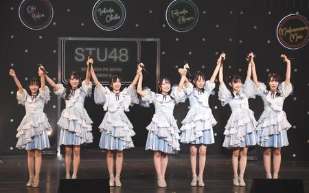 　ツアーファイナルを行った石田千穂（中央）らＳＴＵ４８瀬戸内ＰＲ部隊のメンバーたち（撮影・園田高夫）