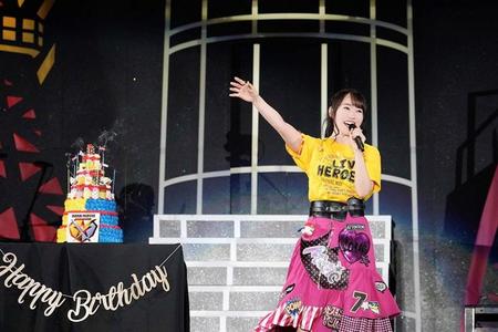 　「ＮＡＮＡ　ＭＩＺＵＫＩ　ＬＩＶＥ　ＨＥＲＯＥＳ　２０２３」１日目の公演は、水樹奈々の誕生日。ステージ上にバースデーケーキが登場した＝２１日