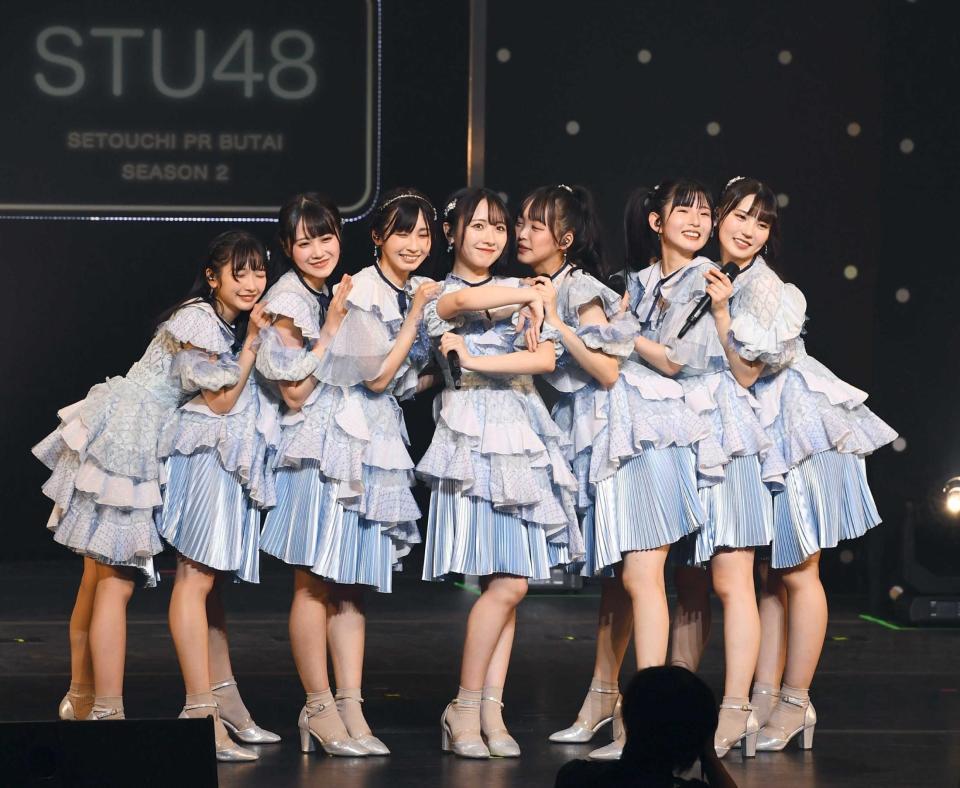 　東京公演を行った石田千穂（中央）らＳＴＵ４８瀬戸内ＰＲ部隊のメンバー（撮影・園田高夫）