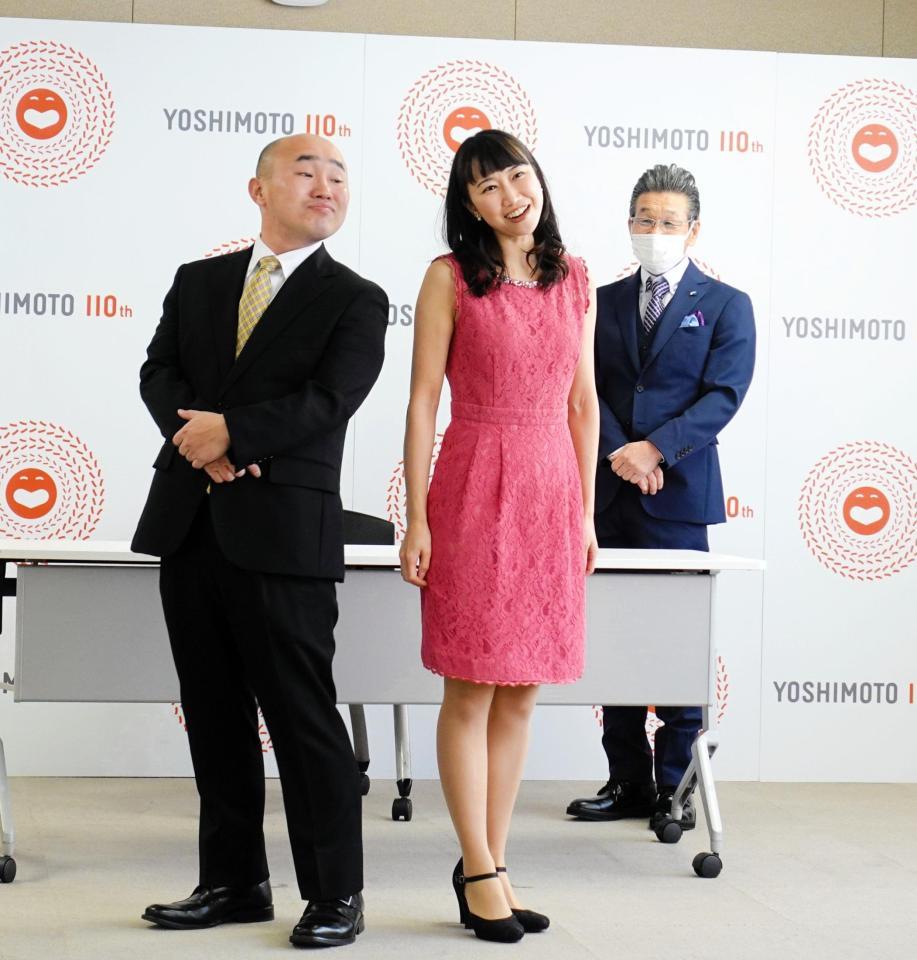 　ネタを披露した（前列左から）玉置洋行、谷川友梨と、後ろから見守る間寛平ＧＭ