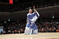 　オープニングセレモニーで演舞する市川團十郎（代表撮影）