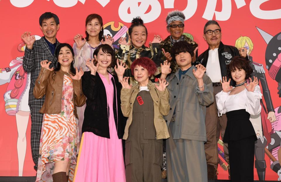 　フィナーレを盛り上げた（前列左から）岡村明美、名塚佳織、田中真弓、中井和哉、大谷育江、（後列左から）チョー、山口由里子、山口勝平、矢尾一樹、宝亀克寿（撮影・金田祐二）