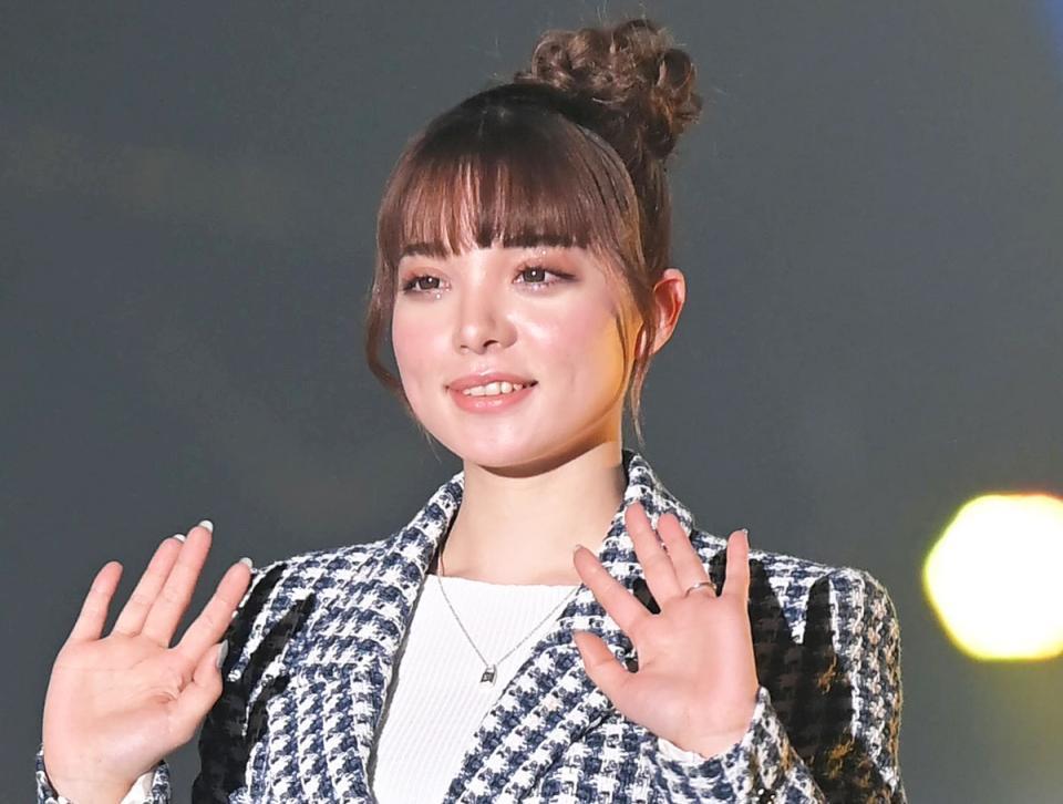 パパはキャンプで寂しくないですか カープ小園のモデル妻 渡辺リサが正直に回答 私は時間かかる 芸能 デイリースポーツ Online