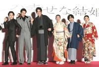 　笑顔でポーズをする（左から）前田旺志郎、渡邊圭祐、目黒、今田美桜、大西流星、高石あかり